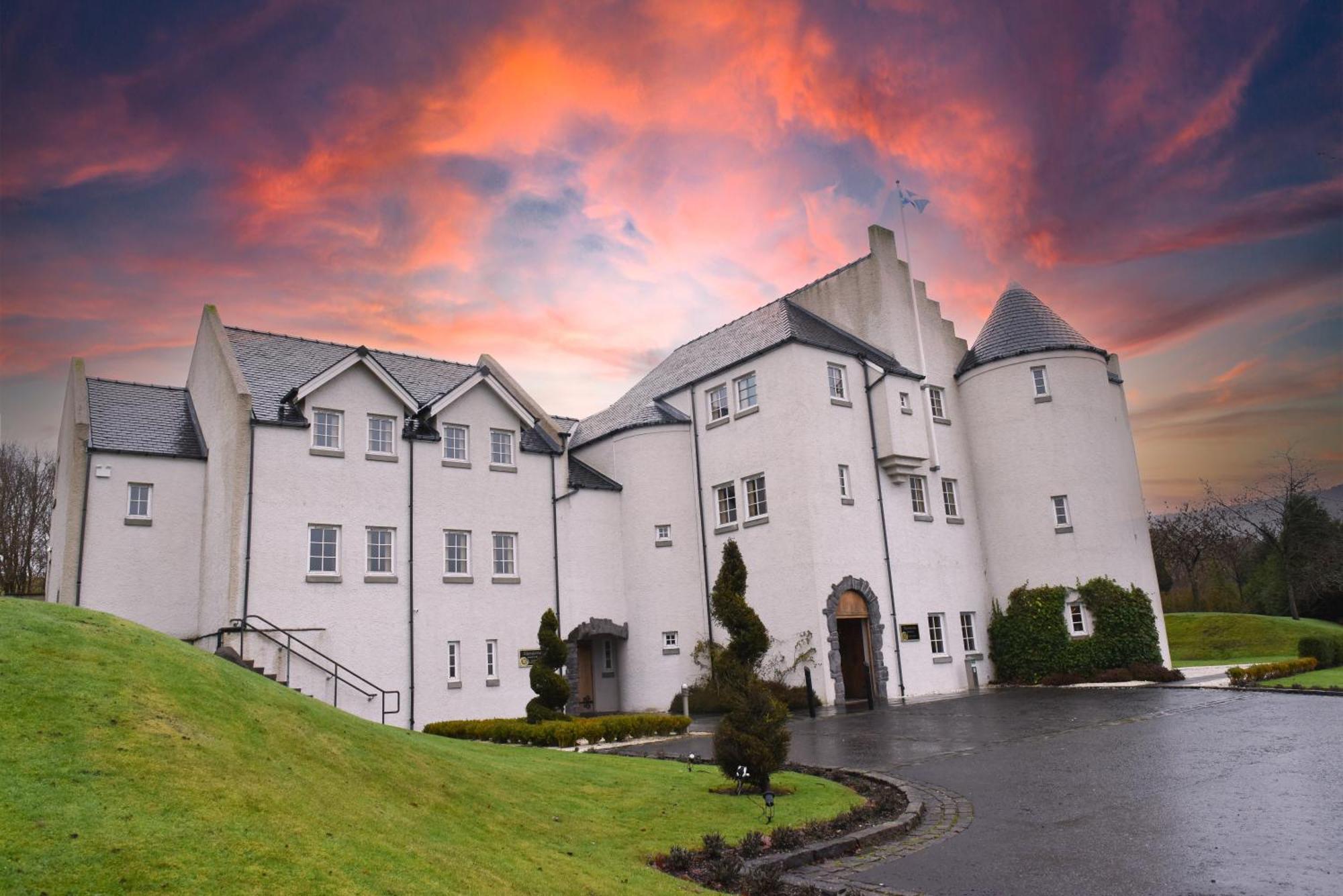 Glenskirlie Castle Hotel Banknock Екстер'єр фото