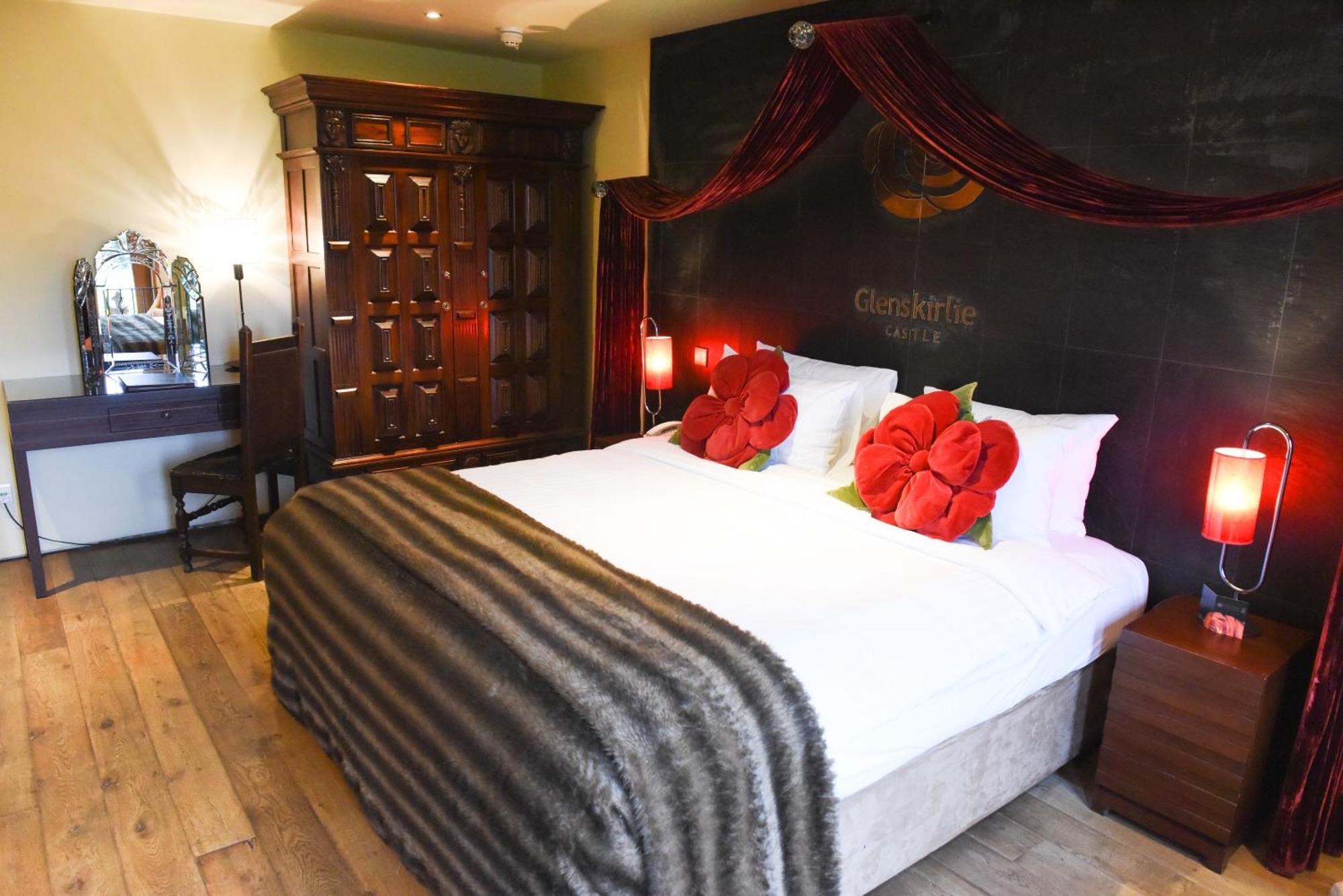 Glenskirlie Castle Hotel Banknock Екстер'єр фото
